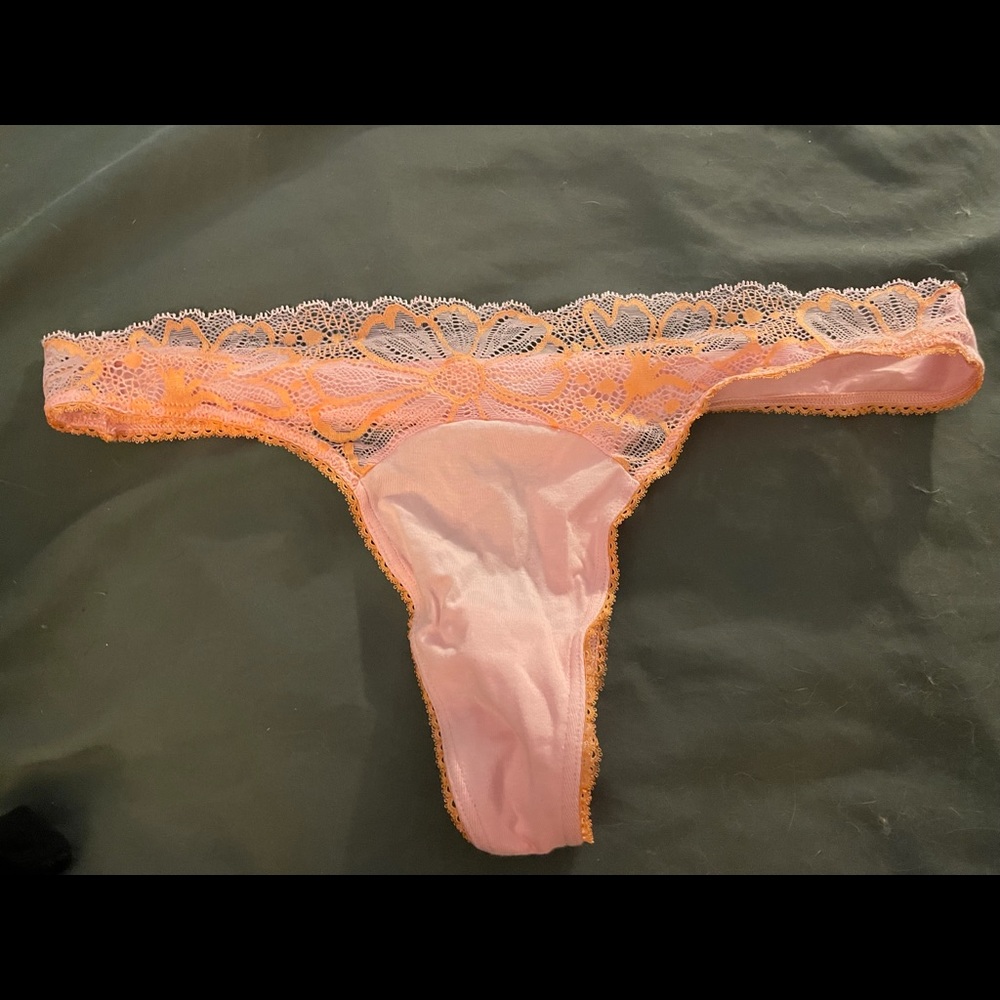 VS thong- NWT 4 pairs